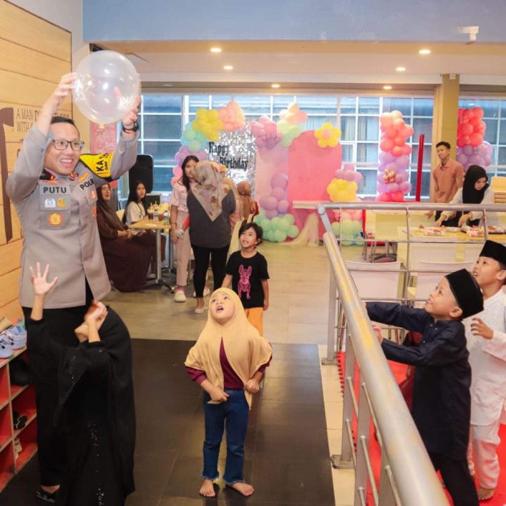 Kapolres Banggai Ajak Anak Panti Asuhan Buka Puasa Bersama