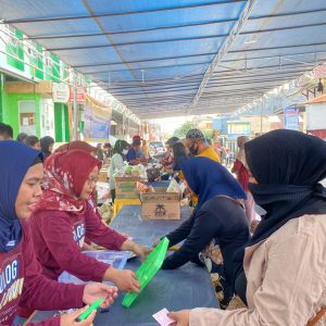 FPP Unismuh,  Disdagrin Banggai, Bulog Luwuk, dan Distributor Bapok Gelar Pasar Murah