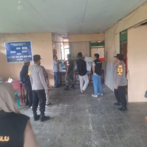 Personel Polres Banggai Sukses Kawal Distribusi Logistik PSU Pilkada Banggai Hingga ke TPS