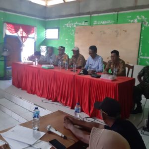 Kapolsek Bualemo Turut Hadiri Musyawarah Perusahaan Nikel di Desa Toiba