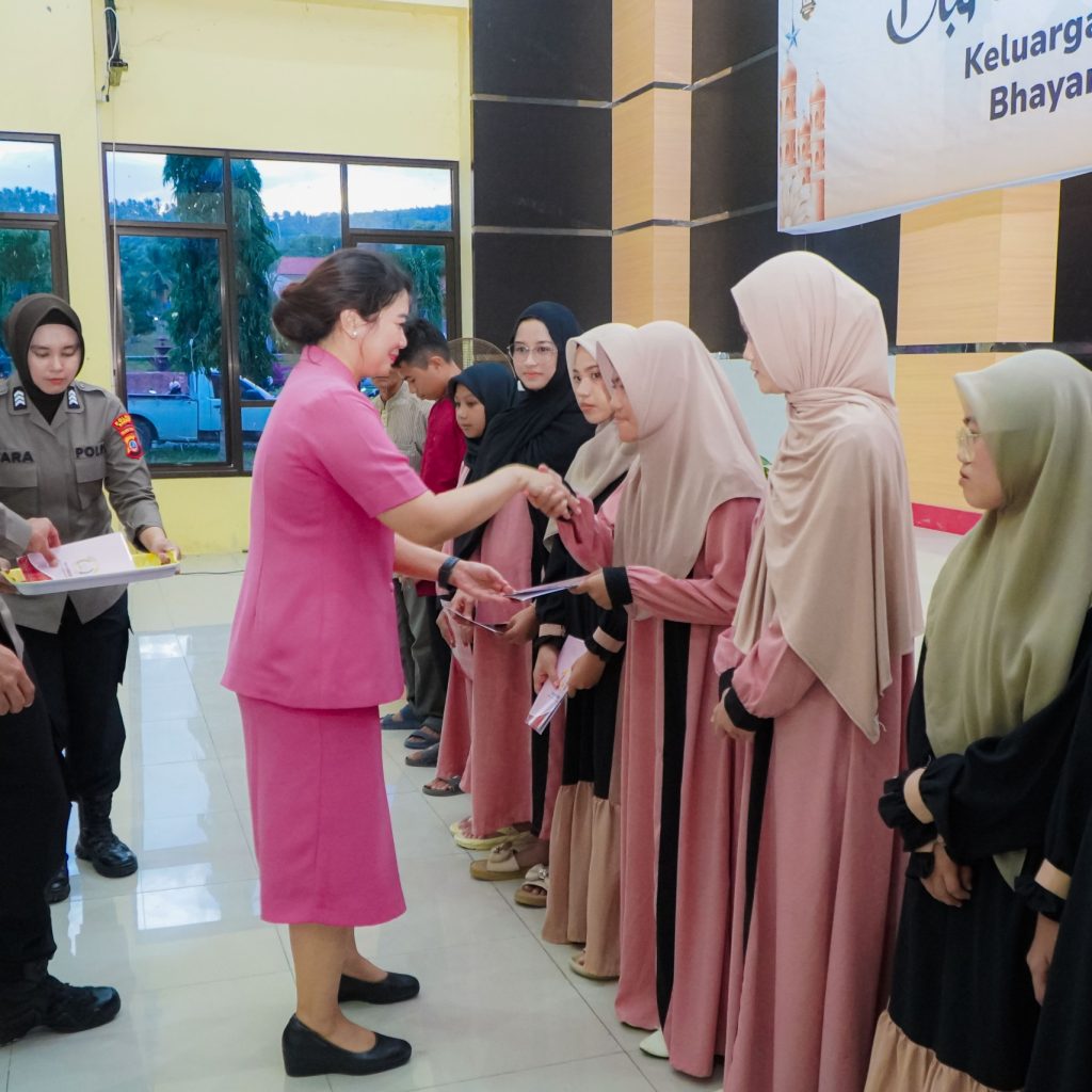 Raih Keberkahan Ramadan, Kapolres Banggai Santuni Anak Yatim