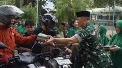 Momentum Ramadhan, Dandim 1308 Luwuk Banggai Bersama Anggota Bagikan Takjil untuk Warga