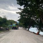 Jelang Lebaran, PUPR Banggai Perbaiki Jalan Rusak di Pesisir Maahas – Kilo Lima Luwuk
