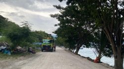 Jelang Lebaran, PUPR Banggai Perbaiki Jalan Rusak di Pesisir Maahas – Kilo Lima Luwuk