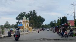Jalan Samanhudi Luwuk Amblas, Pengendara Terpaksa Menghindar 