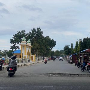 Jalan Samanhudi Luwuk Amblas, Pengendara Terpaksa Menghindar 